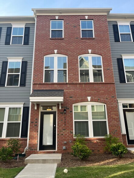 Primary Photo - 6300 Cleburne Ct