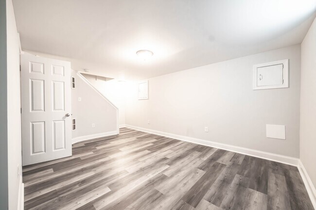Building Photo - 8524 Water Oak Rd