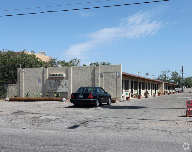 Primary Photo - Navajo Court Apartments