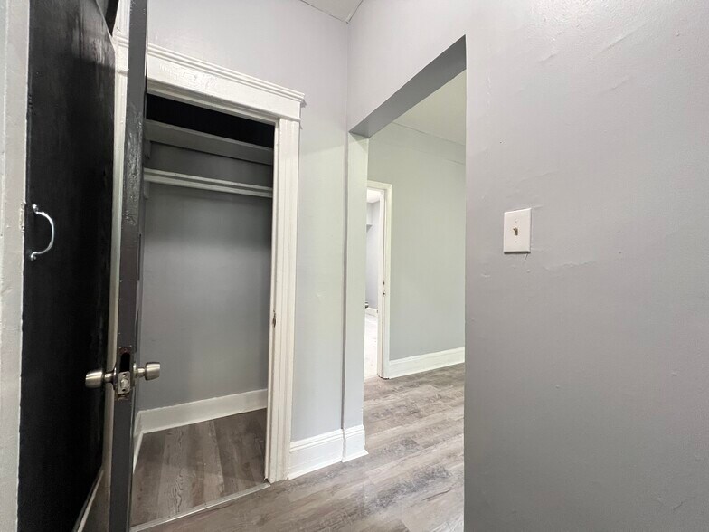 86 Bostwick Ave 2B - 95 Bostwick Ave
