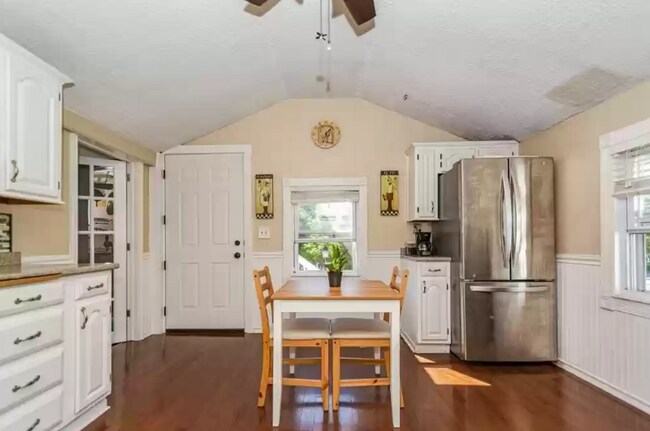 Building Photo - 67 Silver St