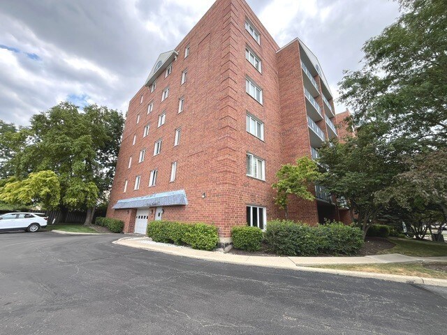 Building Photo - 6540 W Irving Park Rd