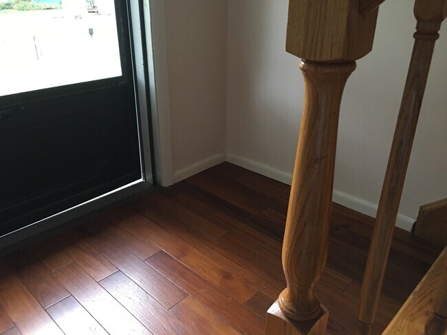 Building Photo - 1402 W 2nd St