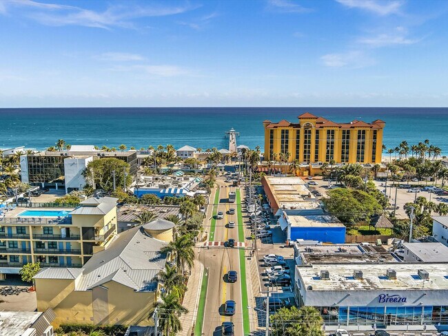 Building Photo - 1537 E Hillsboro Blvd