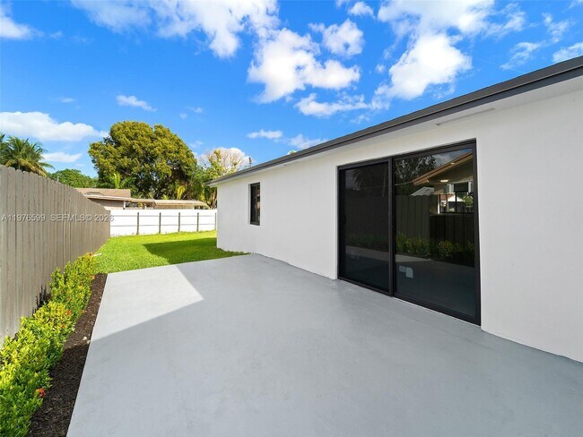 Building Photo - 212 SW 7th St