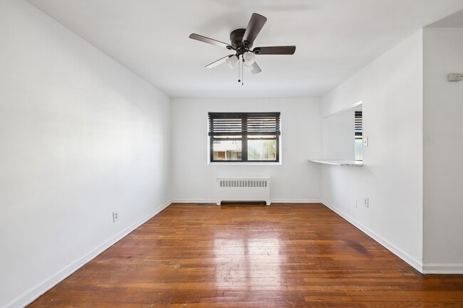 Building Photo - 165 Vroom St