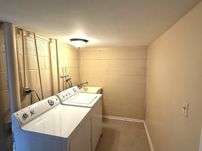 Building Photo - 206 Barcliffe Ln