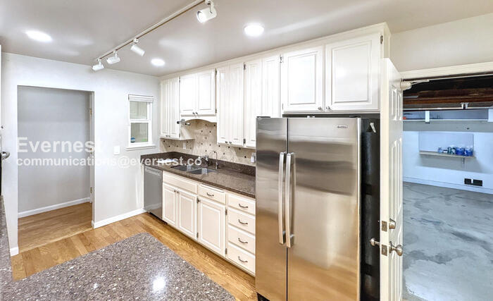 Building Photo - 736 Durshire Way
