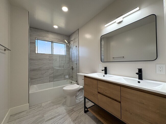 Building Photo - Modern Oasis in the Heart of Los Altos – U...