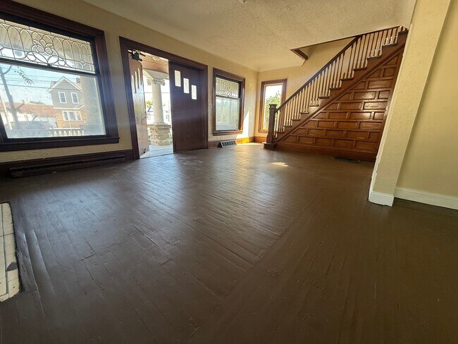 Building Photo - 4438 Pearl Rd