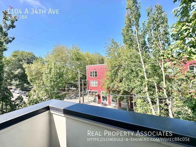 Building Photo - 1104 A 34th Ave