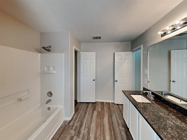 Building Photo - 13323 Ambrosa Dr