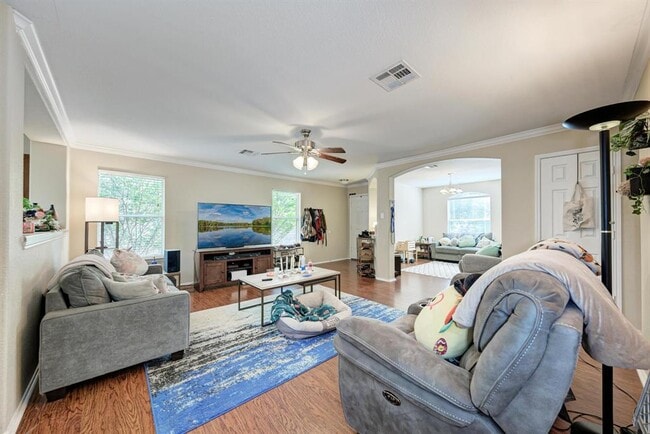 Building Photo - 921 Dexter Dr