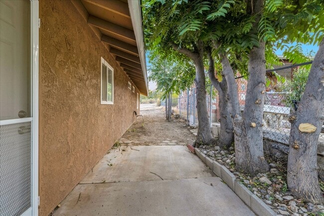 Building Photo - 11074 Knobb Ave