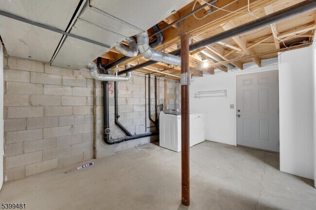 Building Photo - 107 Wimbledon Square