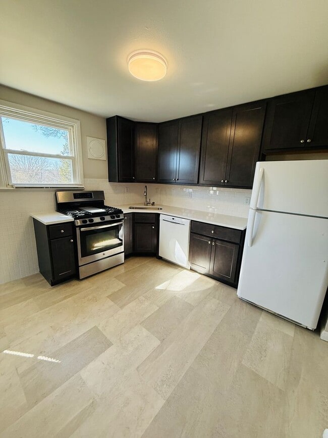 Building Photo - Completely Updated 3 Bedroom Home in Ferguson