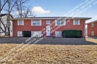 Building Photo - 312 E 5th St