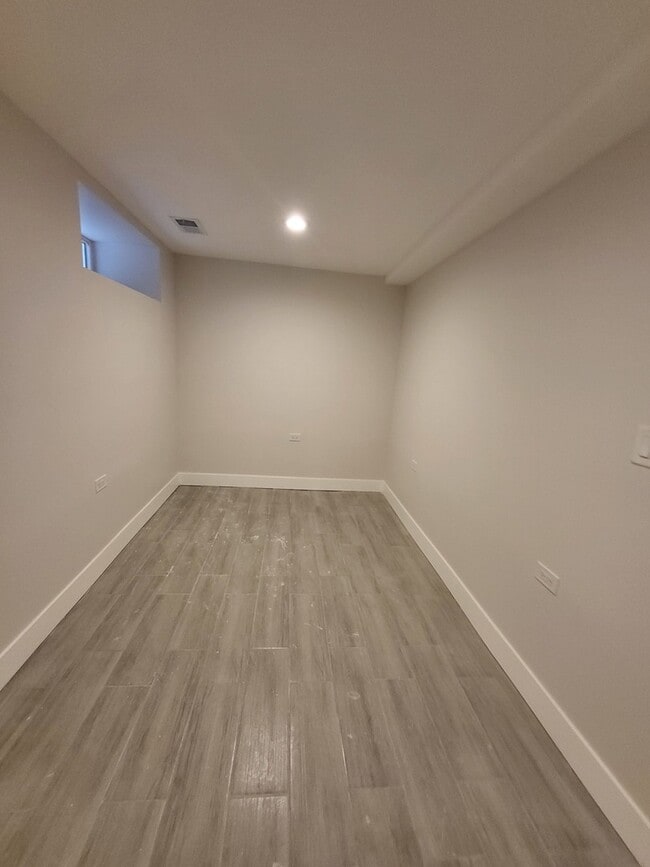 Building Photo - 2828 W Fulton St