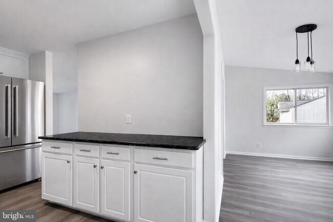 Building Photo - 49 Brambling Ln