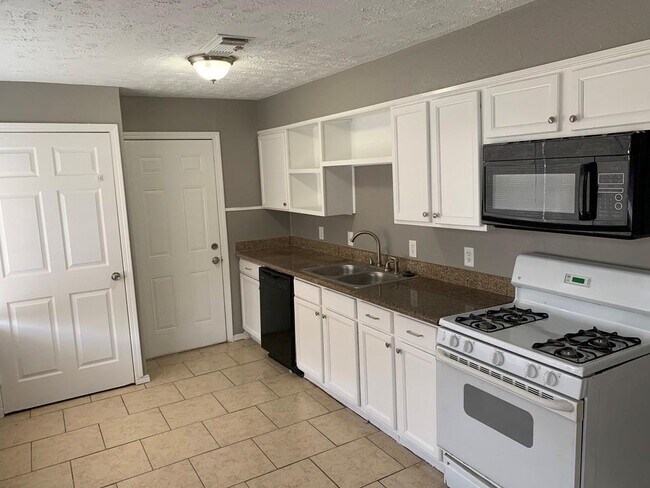 Building Photo - 2310 Kingsdale Dr