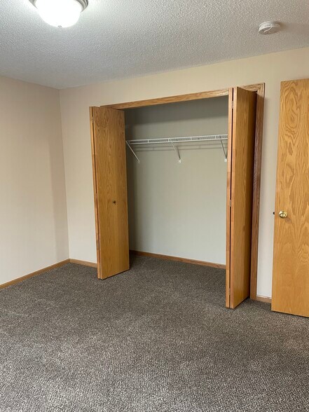 Building Photo - 1645 Lakeridge Way