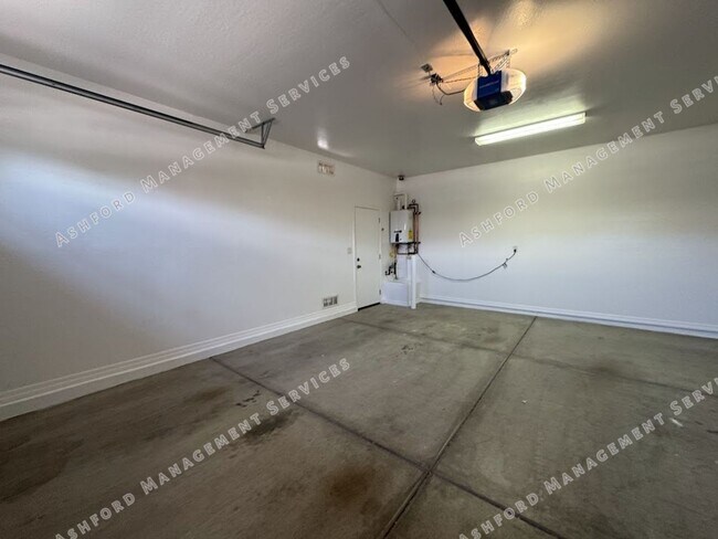 Building Photo - Spacious 4-Bedroom, 3-Bath Phoenix Home wi...