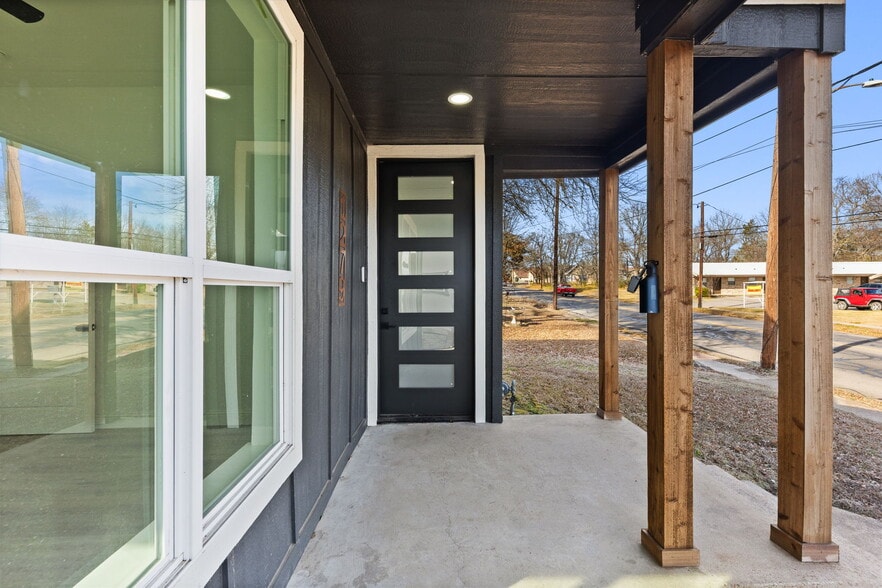 Building Photo - 1279 Bonham St