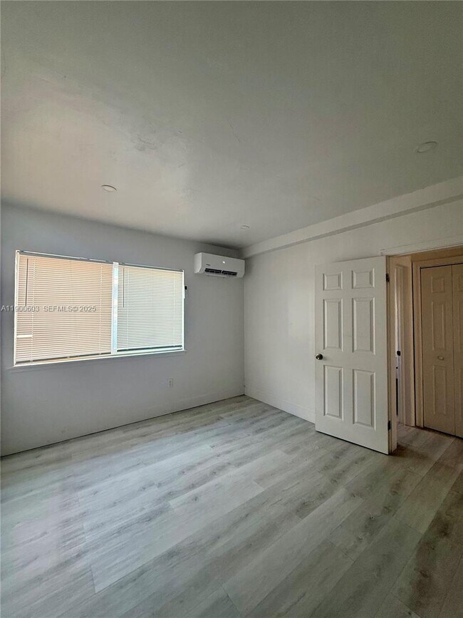 Building Photo - 7600 Dickens Ave