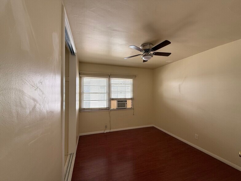 bedroom - 1914 Hauser Blvd
