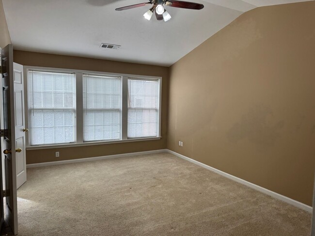 Building Photo - 3BR Townhome in Brentwood