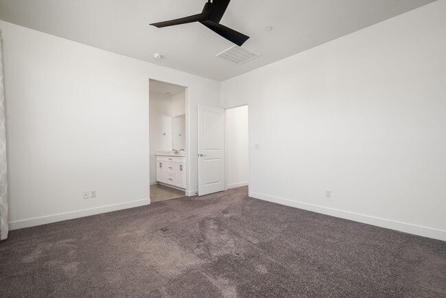 Building Photo - 76305 Columbia Dr