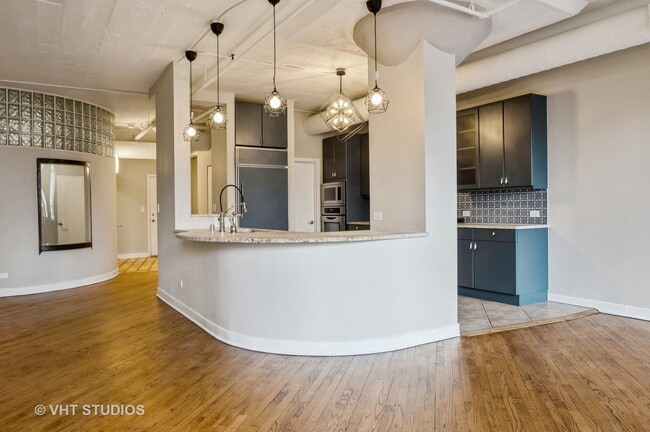 Building Photo - 411 W Ontario St