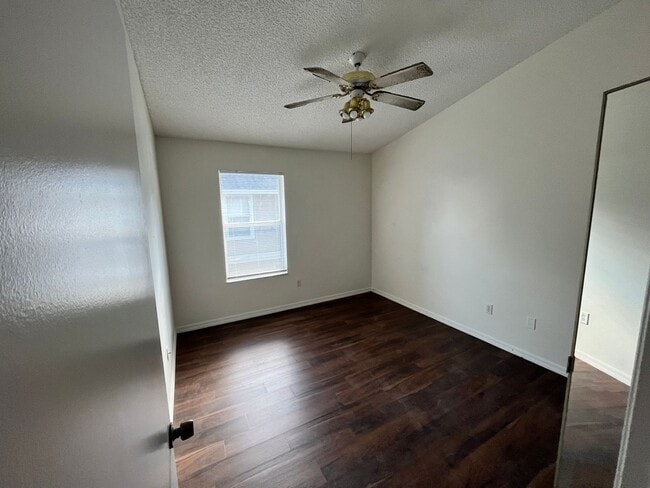 Building Photo - 3BR 2.5BA Townhome in Thatchers Landing at...