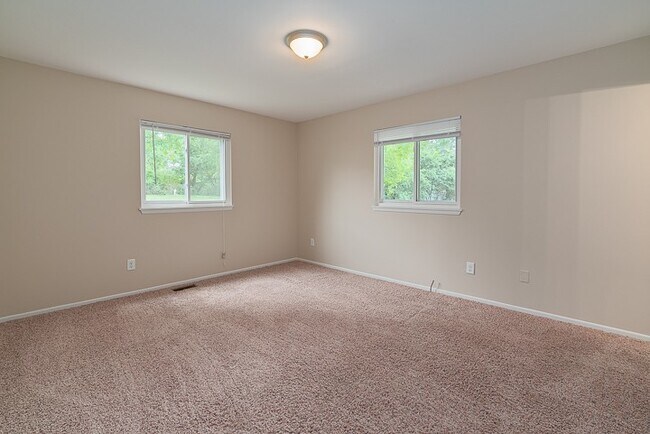 Building Photo - 2630 Glenbrook Ct