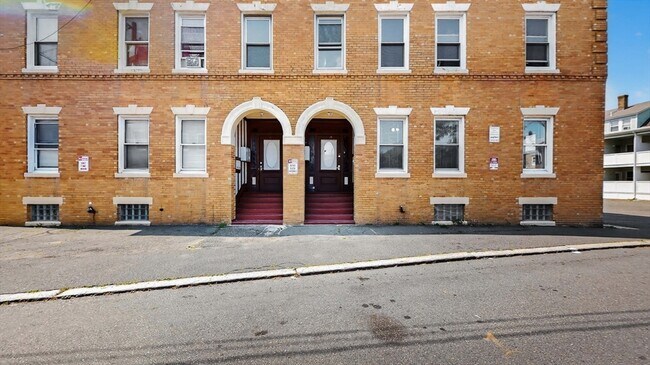 Building Photo - 10 Porter St