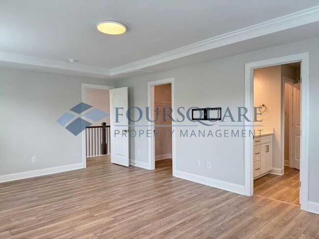 Building Photo - End-Unit Townhome with Fenced Yard, Washer/Dryer included & 2-Car Garage – Comfortable & Convenie...