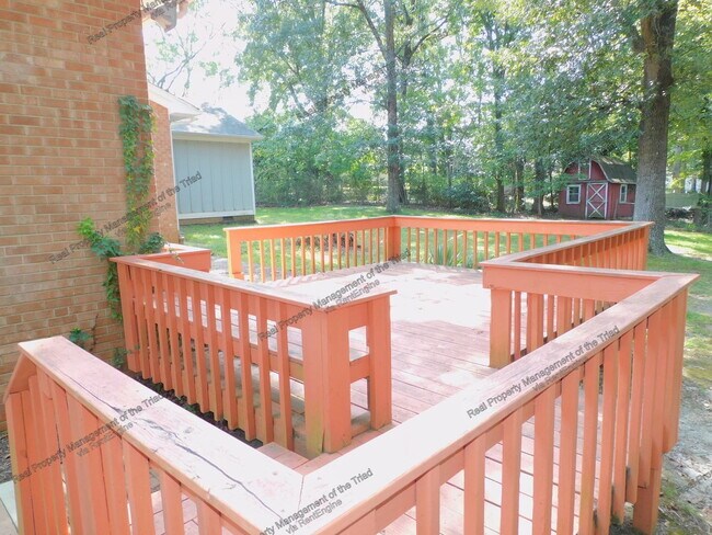 Building Photo - 604 Pineburr Rd