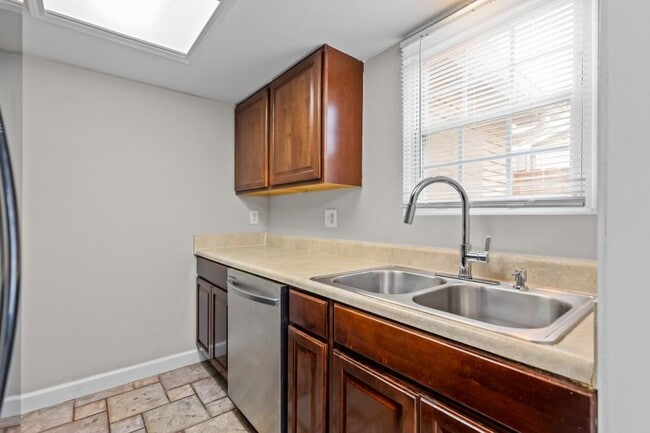 Building Photo - 416 Northdale Ct