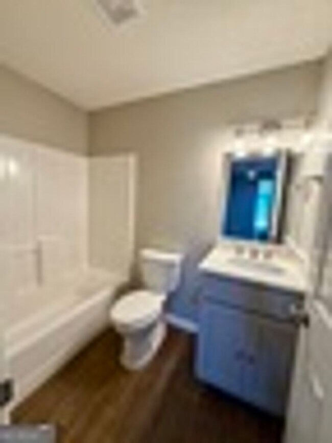 Building Photo - 438/440 Admirals Walk Dr