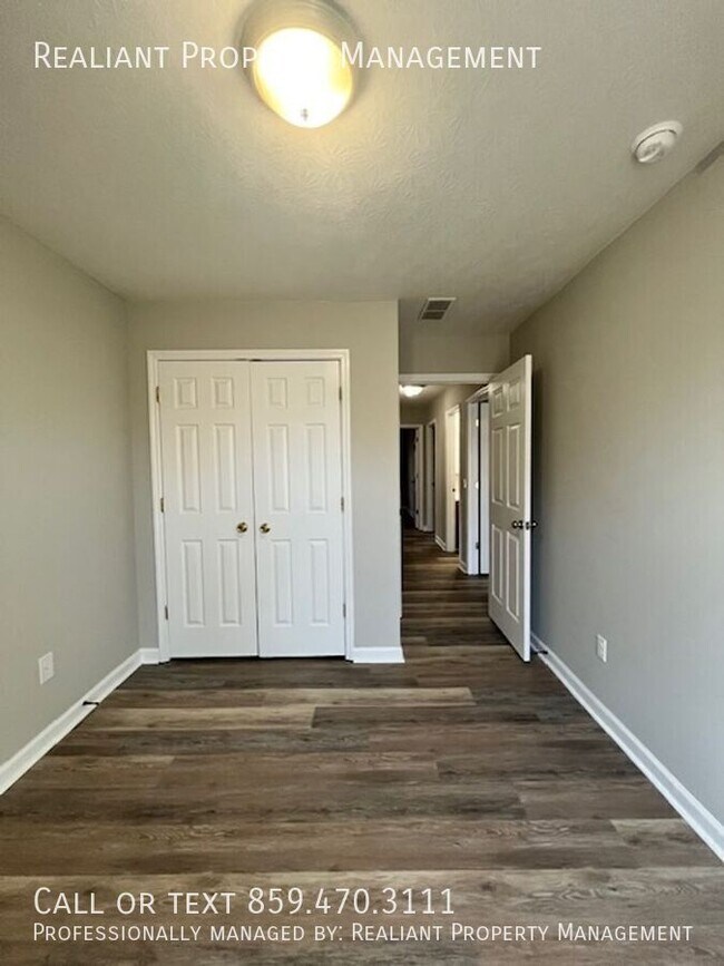 Building Photo - 820 Charles Ave