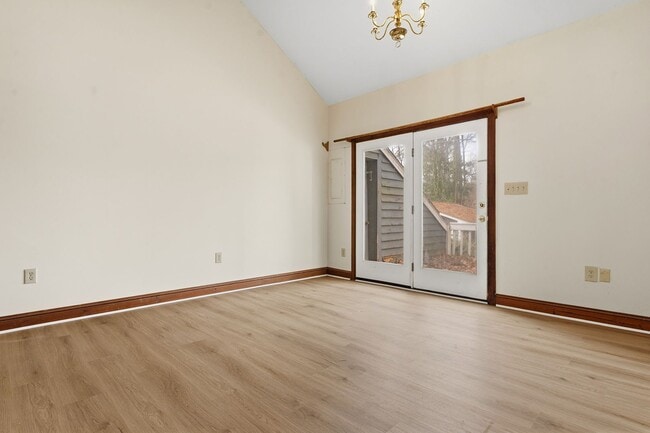 Building Photo - Available Now! 3-Bedroom Townhome in West Raleigh