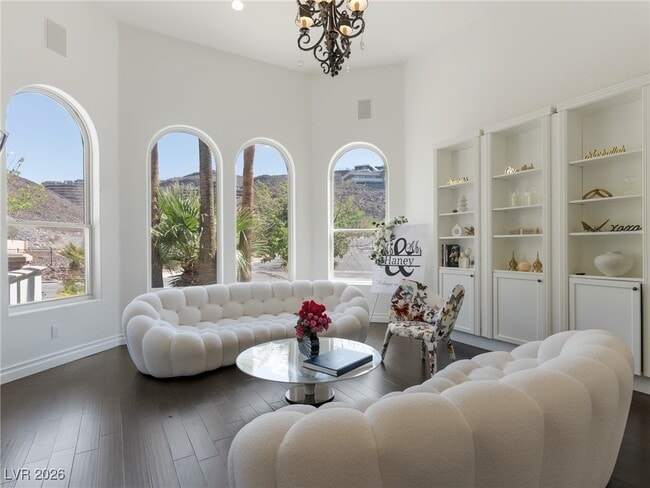 Building Photo - 779 Clove Ct