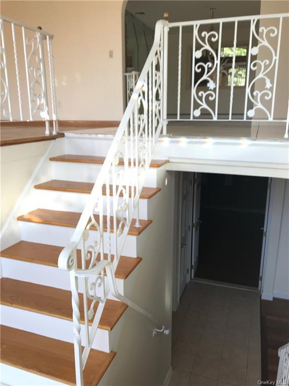 Building Photo - 230 Glenbrook Ave