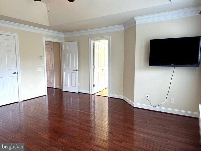Building Photo - 42682 Keiller Terrace
