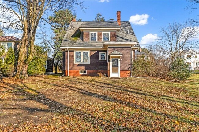 Building Photo - 9 Linden Ave