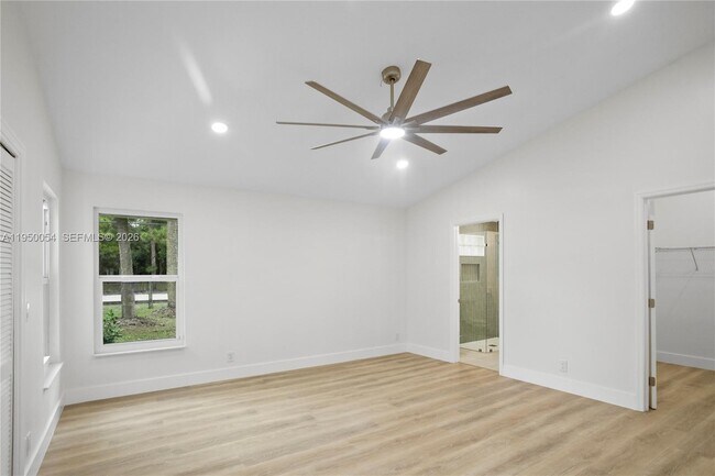 Building Photo - 12090 164th Ct N