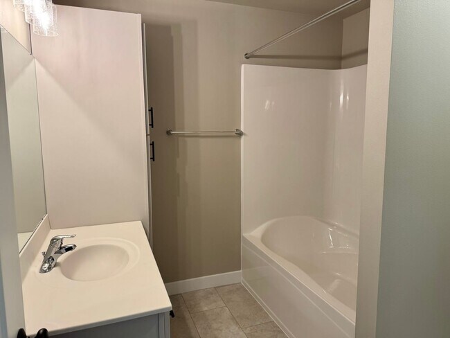 Building Photo - Horace ND - Available Now