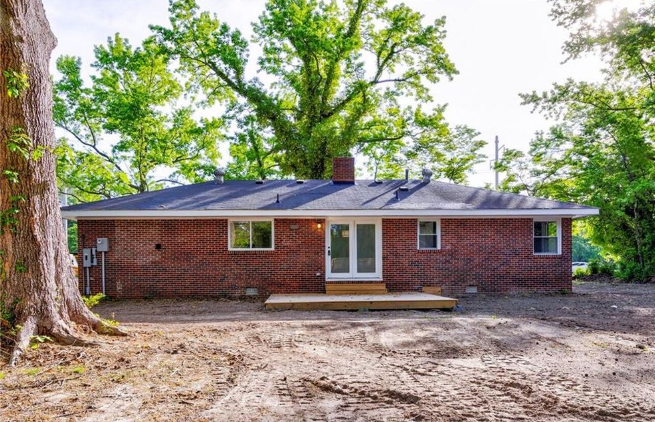 Building Photo - 1557 N Great Neck Rd