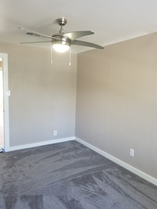 Building Photo - Upstairs Apartment in 2-Unit Property - DO...