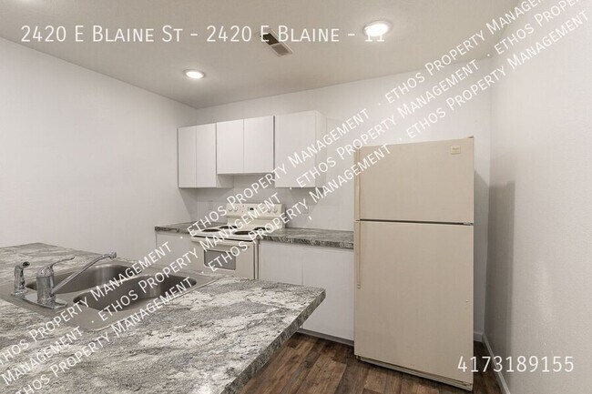 Building Photo - 2420 E Blaine St